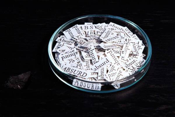 Emma Waltraud Howes:<br>Language and Other Body Parts<br>Ausstellung, Berlin<br>2. Dezember 2023 – 21. Januar 2024